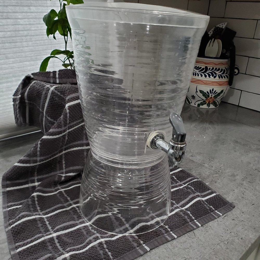 1.5 Gallon Beverage Dispenser